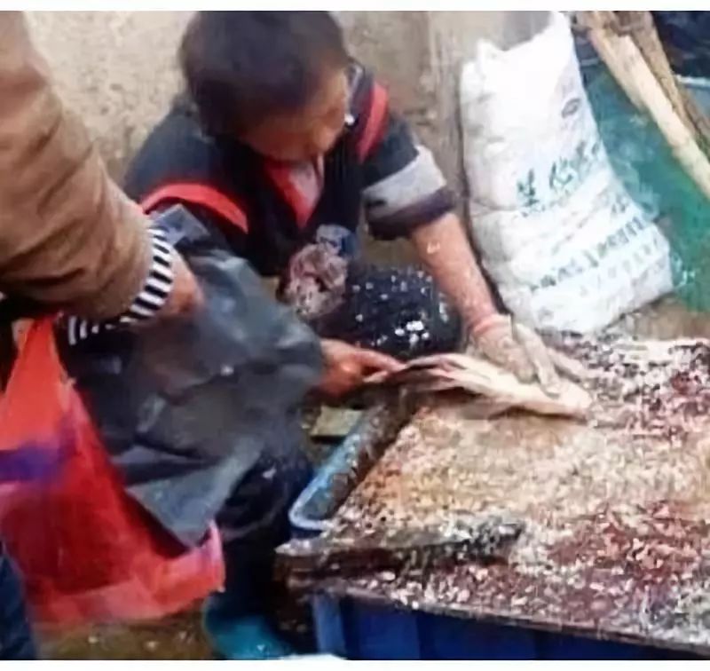 喝農(nóng)藥動圖_喝農(nóng)藥的表情包_喝農(nóng)藥表情包